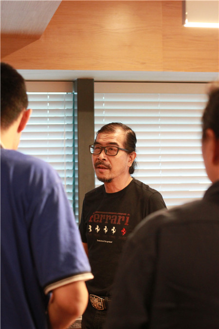 設計師邱春瑞與設計游學團交流